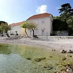 Διαμέρισμα Center *