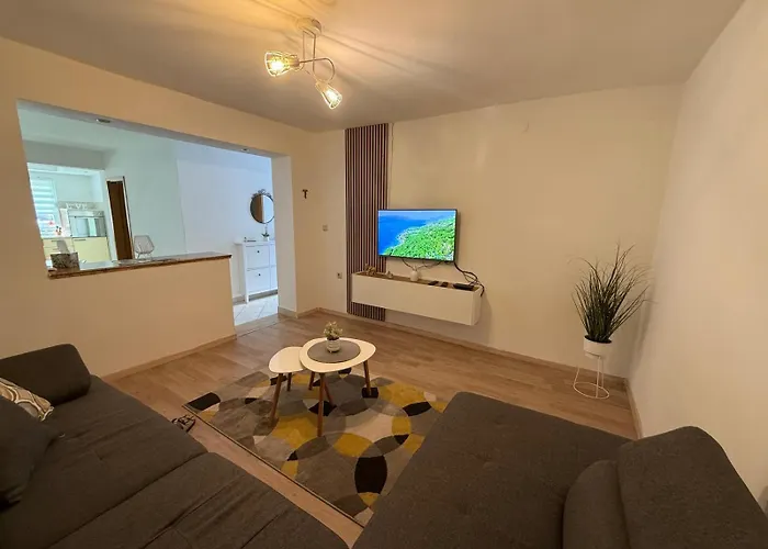 Apartment Center Orebic